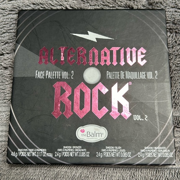 4 Eyeshadow palettes and MAC highlighter palette - Picture 4 of 16